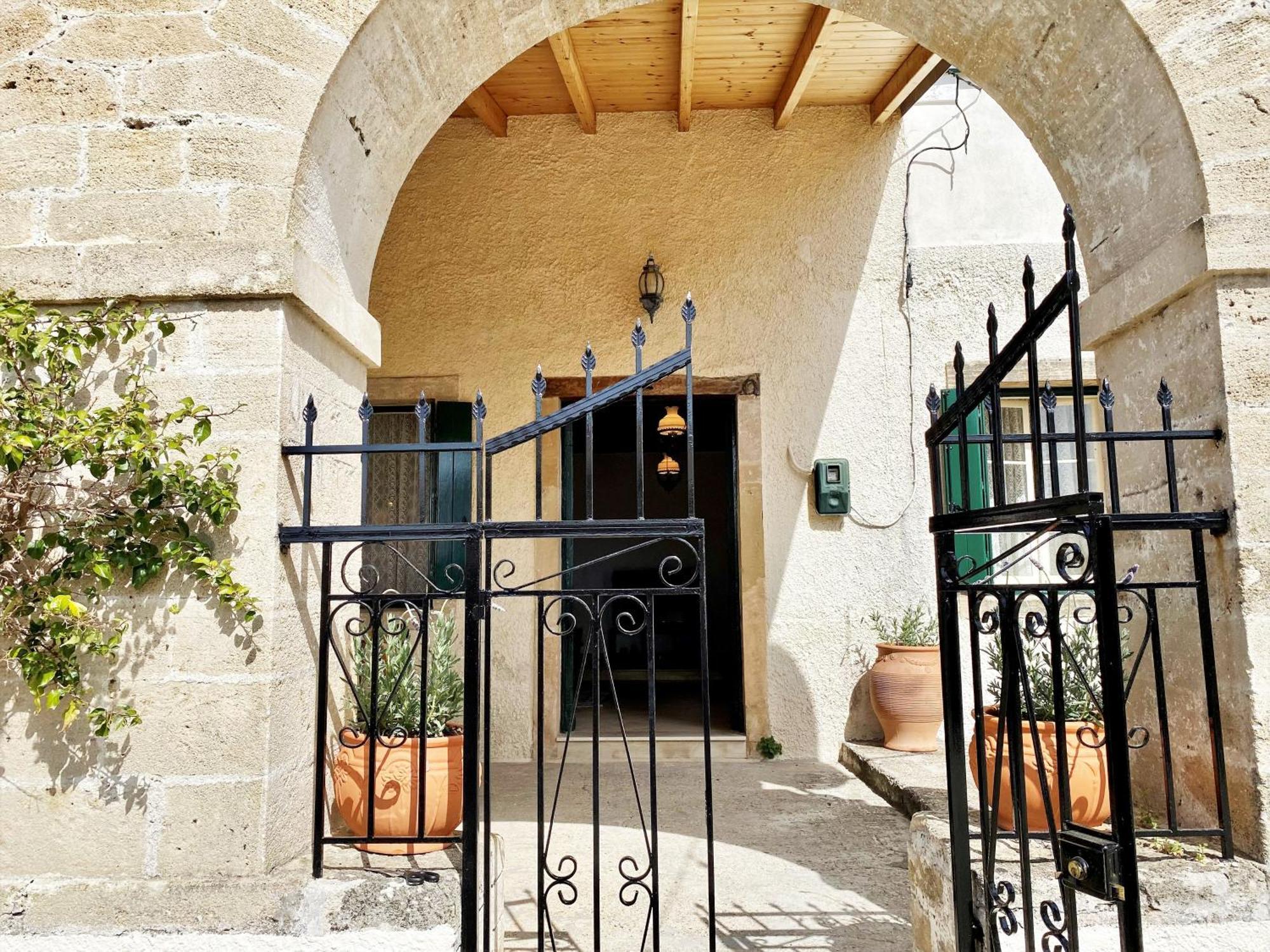 The House With The Arches *